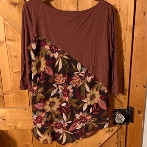 Women’s medium long sleeve tunic.